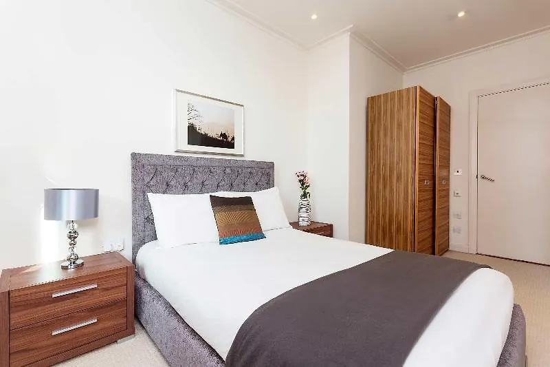 Oyo Home 30336 Discovery Dock New 2 Bed London United Kingdom