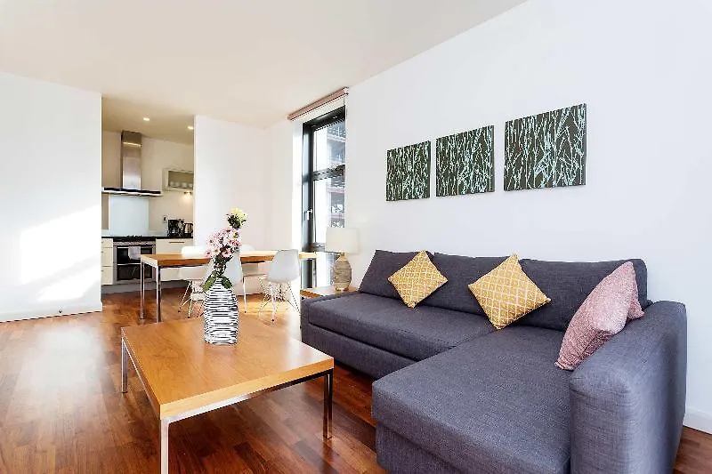 Hotel Oyo Home 30336 Discovery Dock New 2 Bed London