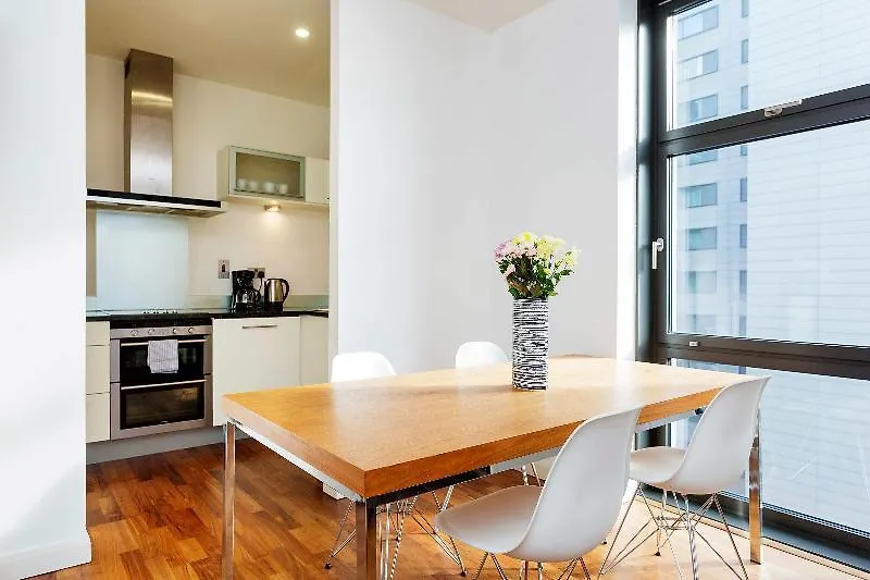 Oyo Home 30336 Discovery Dock New 2 Bed London United Kingdom