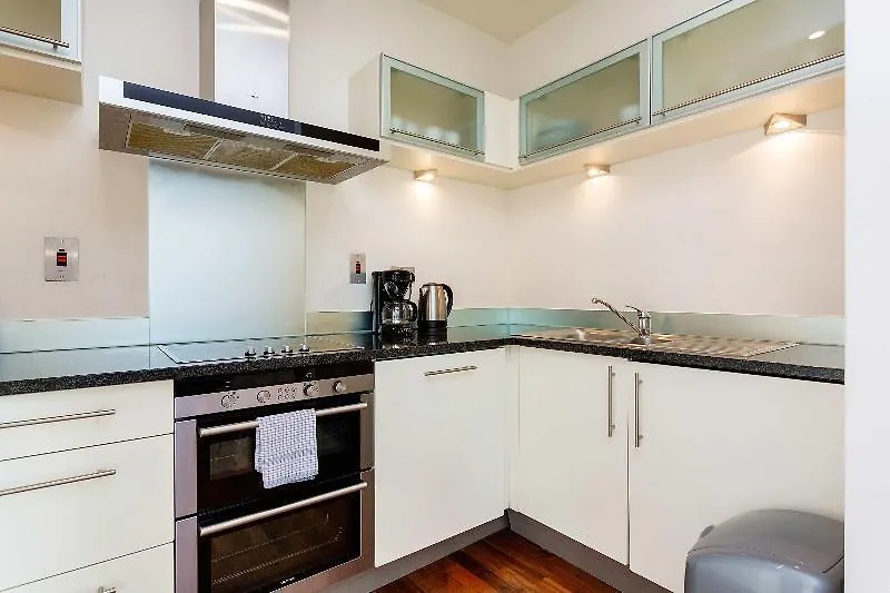 Oyo Home 30336 Discovery Dock New 2 Bed London Hotel