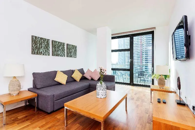 Oyo Home 30336 Discovery Dock New 2 Bed London 3*,  United Kingdom