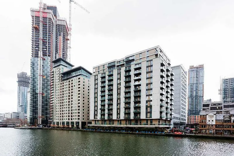 Oyo Home 30336 Discovery Dock New 2 Bed London Hotel