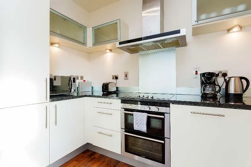 Oyo Home 30336 Discovery Dock New 2 Bed London