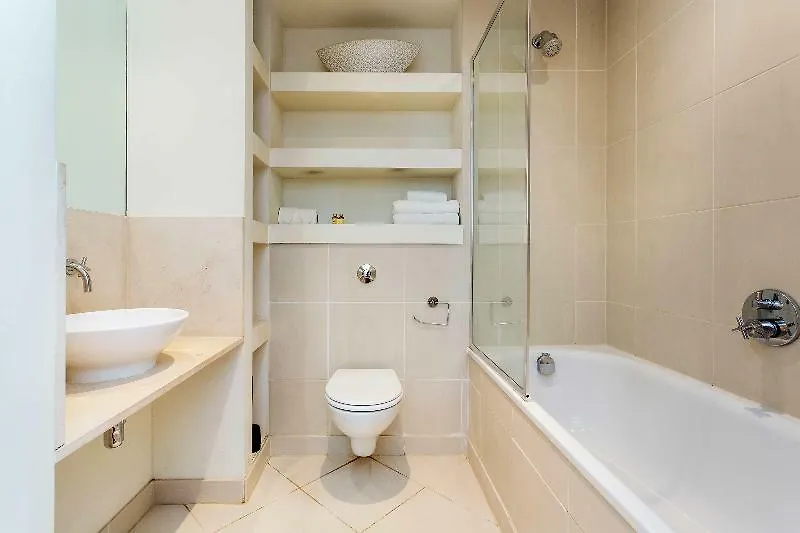 Oyo Home 30336 Discovery Dock New 2 Bed London